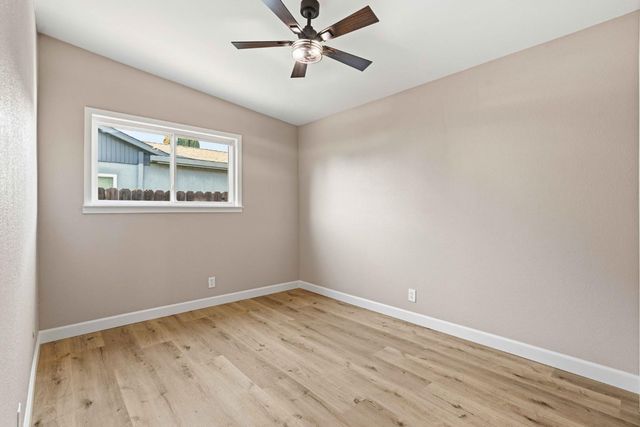 6121 Greenfield Ln, Stockton, CA 95207