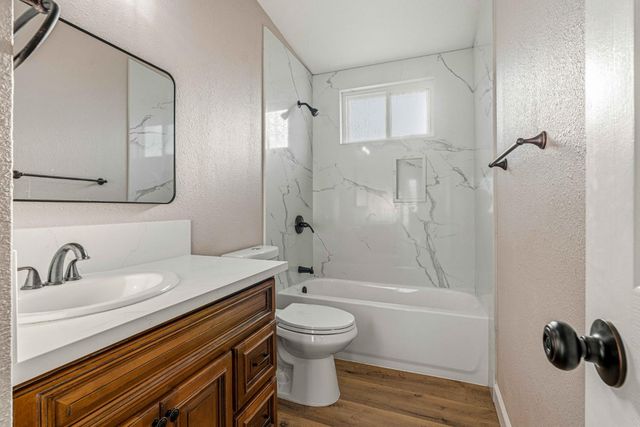 6121 Greenfield Ln, Stockton, CA 95207