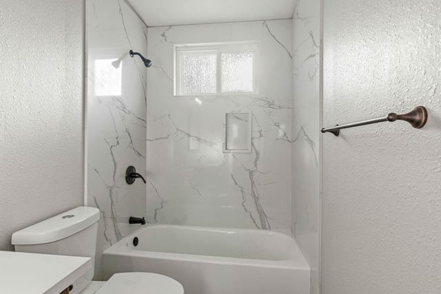 6121 Greenfield Ln, Stockton, CA 95207