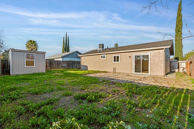 6121 Greenfield Ln, Stockton, CA 95207