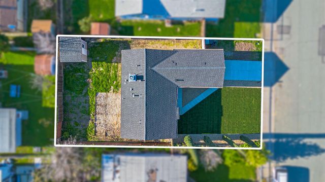 6121 Greenfield Ln, Stockton, CA 95207