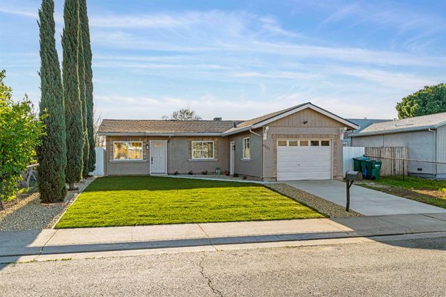 6121 Greenfield Ln, Stockton, CA 95207
