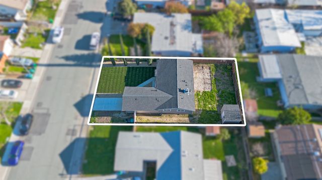 6121 Greenfield Ln, Stockton, CA 95207