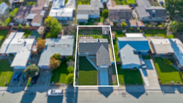 6121 Greenfield Ln, Stockton, CA 95207