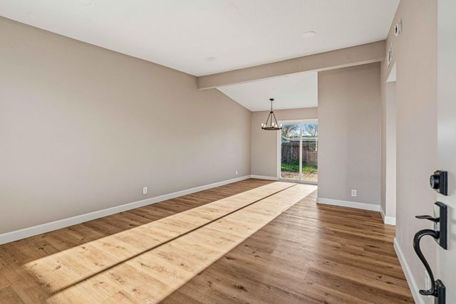 6121 Greenfield Ln, Stockton, CA 95207