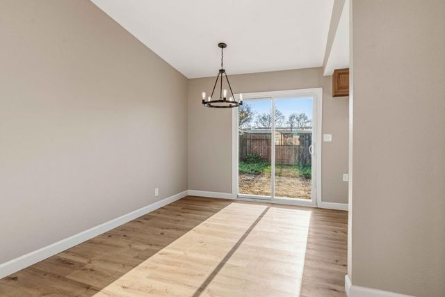 6121 Greenfield Ln, Stockton, CA 95207