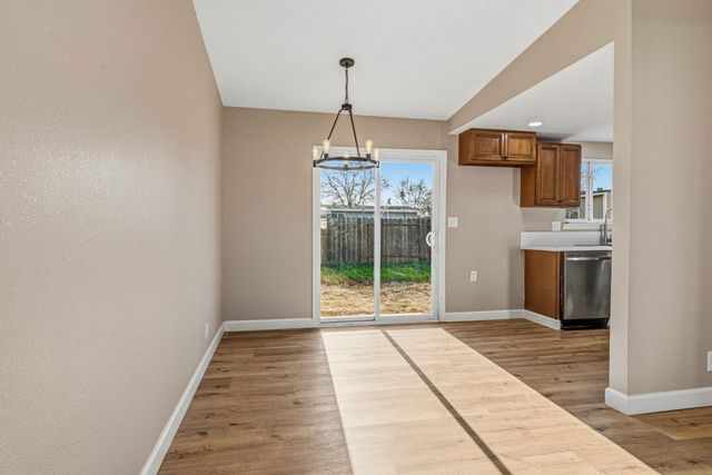 6121 Greenfield Ln, Stockton, CA 95207