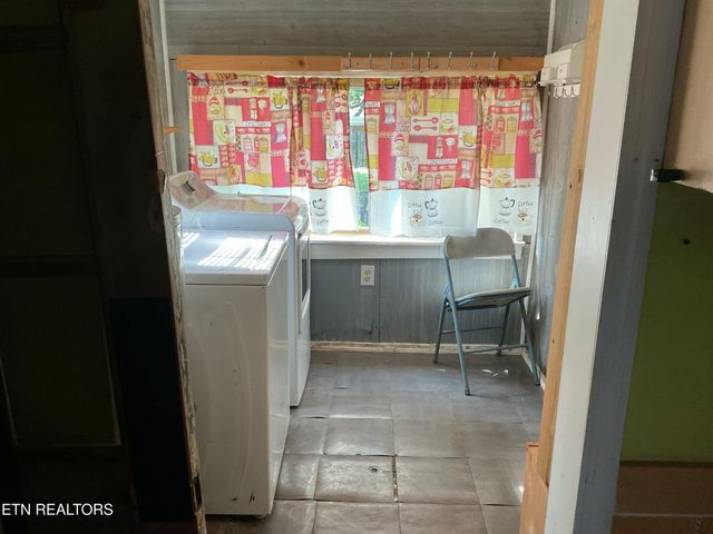 1212 Jones St, Athens, TN 37303