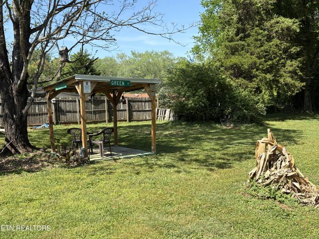 1212 Jones St, Athens, TN 37303