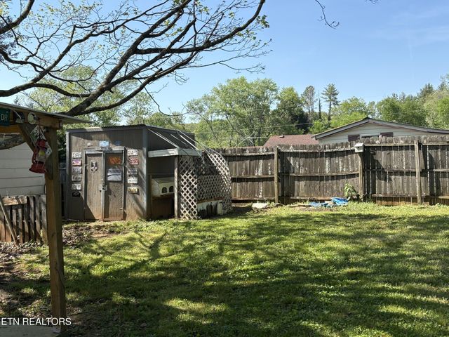 1212 Jones St, Athens, TN 37303
