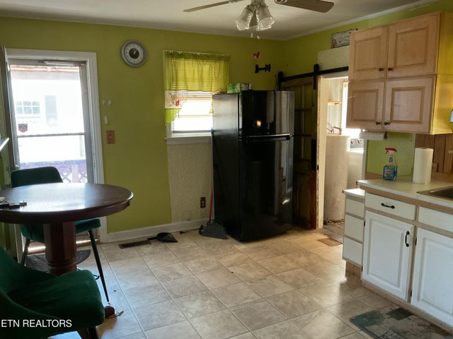 1212 Jones St, Athens, TN 37303