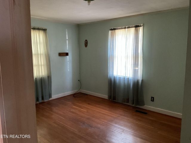 1212 Jones St, Athens, TN 37303