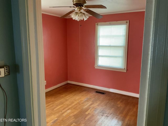 1212 Jones St, Athens, TN 37303