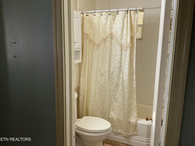 1212 Jones St, Athens, TN 37303