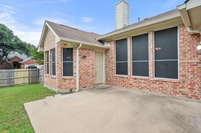 6319 Woolwich Drive, Arlington, TX 76001