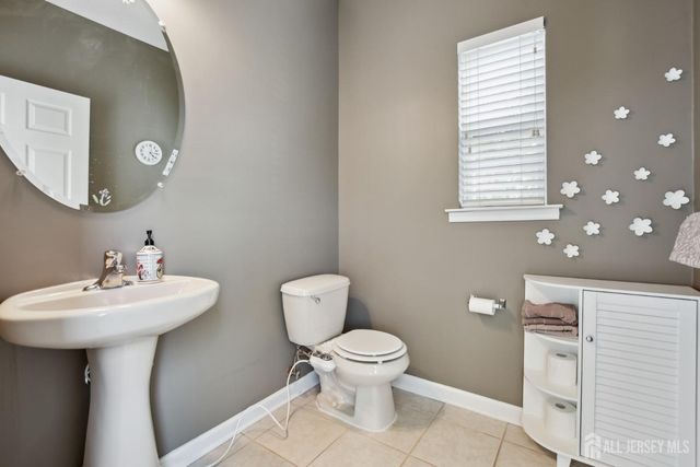 28 Forest Drive, Piscataway, NJ 08854