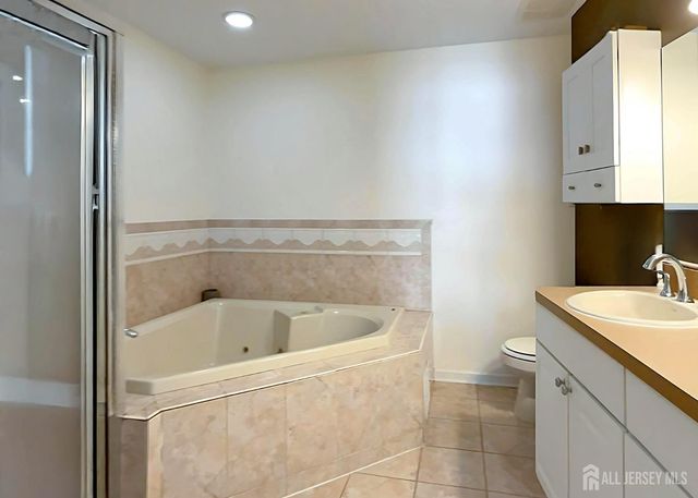 28 Forest Drive, Piscataway, NJ 08854