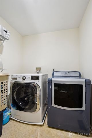 28 Forest Drive, Piscataway, NJ 08854