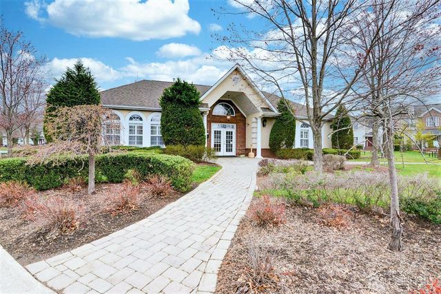 28 Forest Drive, Piscataway, NJ 08854