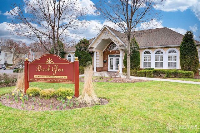 28 Forest Drive, Piscataway, NJ 08854