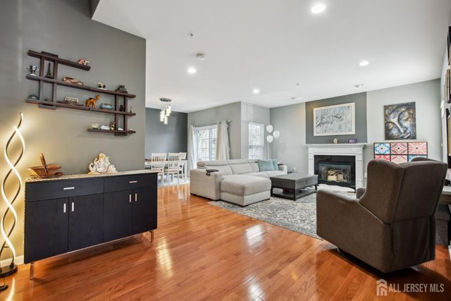 28 Forest Drive, Piscataway, NJ 08854