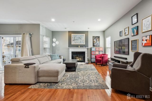 28 Forest Drive, Piscataway, NJ 08854