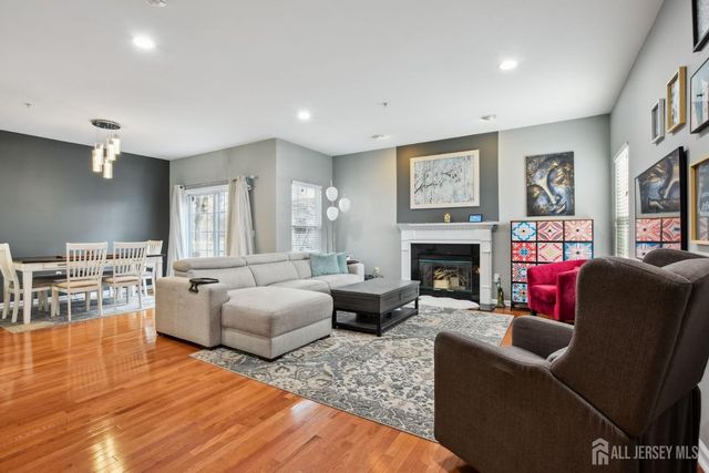 28 Forest Drive, Piscataway, NJ 08854