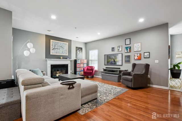 28 Forest Drive, Piscataway, NJ 08854