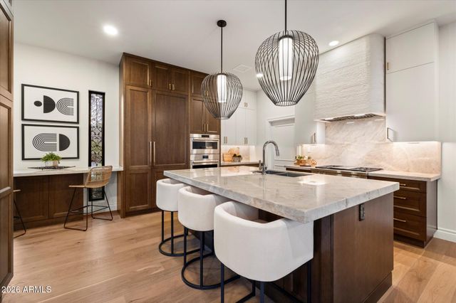 5642 N SCOTTSDALE Road, Paradise Valley, AZ 85253
