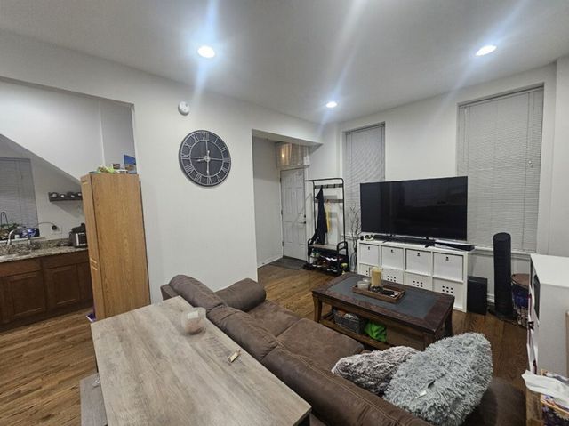 1644 N Hermitage Avenue 1F, Chicago, IL 60622