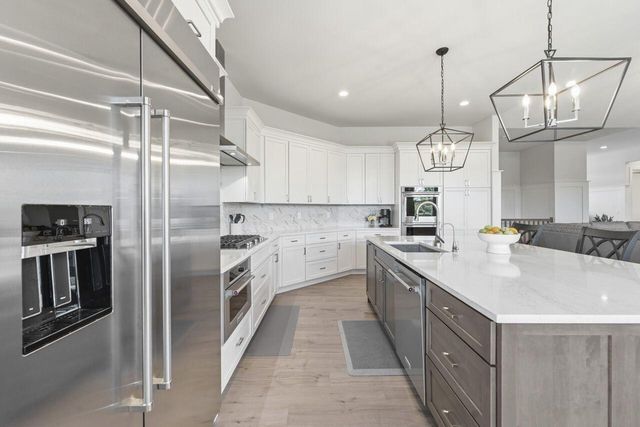 1740 Stonemill CIRCLE, Lake Geneva, WI 53147