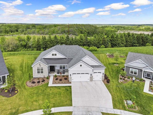 1740 Stonemill CIRCLE, Lake Geneva, WI 53147