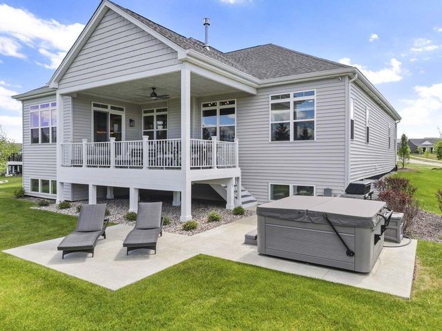 1740 Stonemill CIRCLE, Lake Geneva, WI 53147
