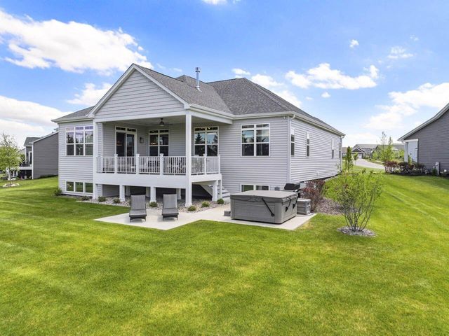 1740 Stonemill CIRCLE, Lake Geneva, WI 53147