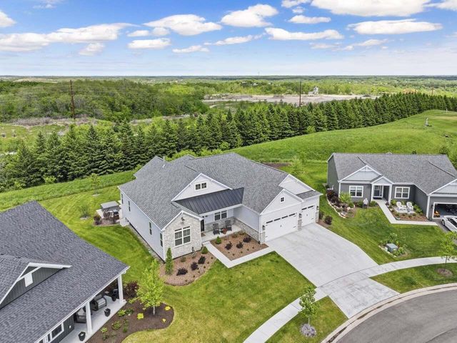 1740 Stonemill CIRCLE, Lake Geneva, WI 53147