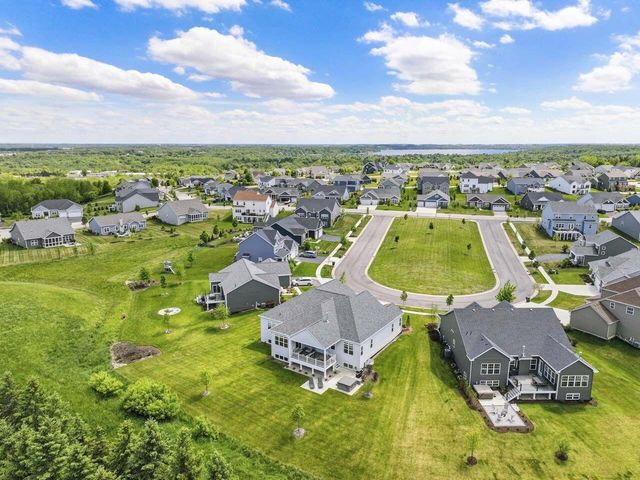 1740 Stonemill CIRCLE, Lake Geneva, WI 53147