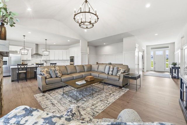 1740 Stonemill CIRCLE, Lake Geneva, WI 53147
