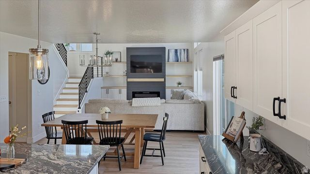 153 N VALCREST DR, Saratoga Springs, UT 84045