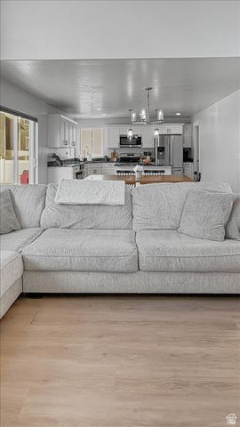 153 N VALCREST DR, Saratoga Springs, UT 84045