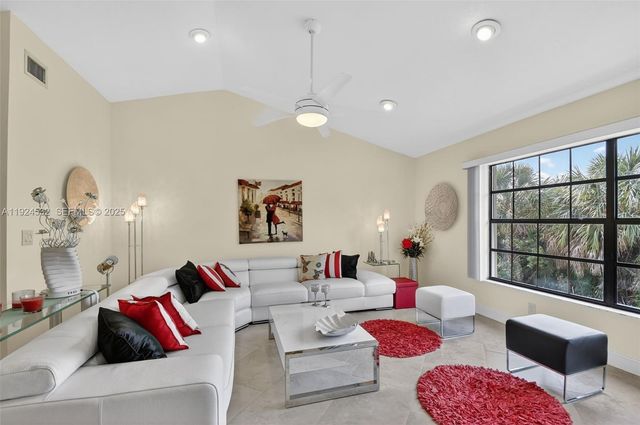 3259 Perimeter Dr 3259, Green Acres, FL 33467