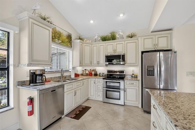 3259 Perimeter Dr 3259, Green Acres, FL 33467