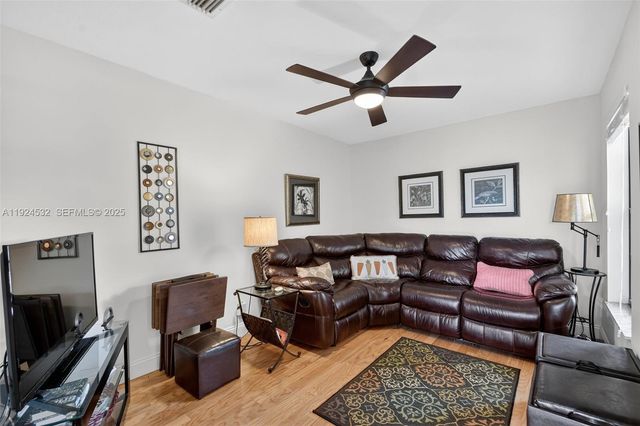 3259 Perimeter Dr 3259, Green Acres, FL 33467