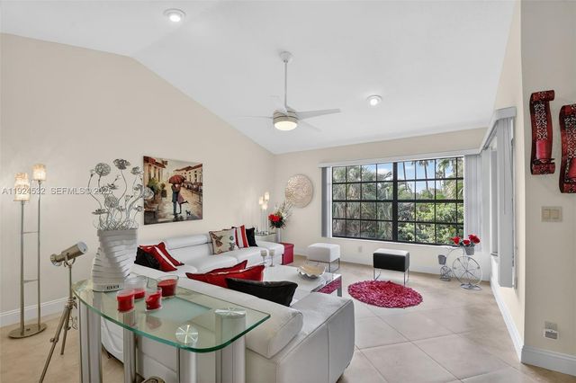 3259 Perimeter Dr 3259, Green Acres, FL 33467