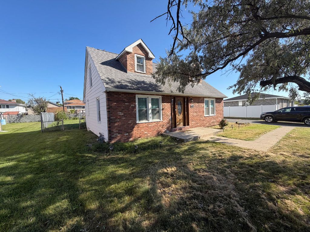 7700 W 83rd Street, Bridgeview, IL 60455 — exterior