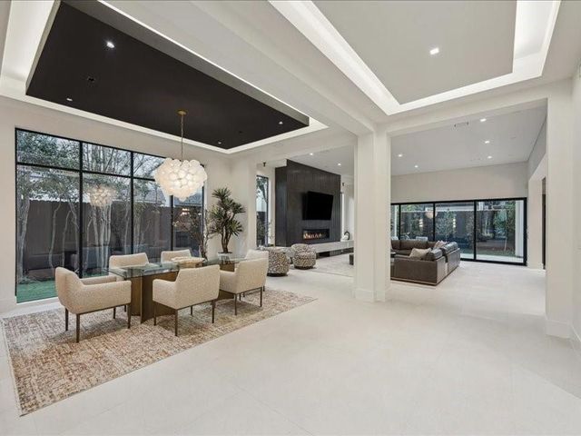 3975 W Alabama Street, Houston, TX 77027