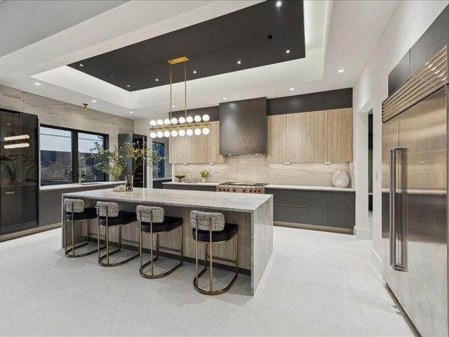 3975 W Alabama Street, Houston, TX 77027