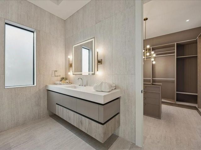 3975 W Alabama Street, Houston, TX 77027