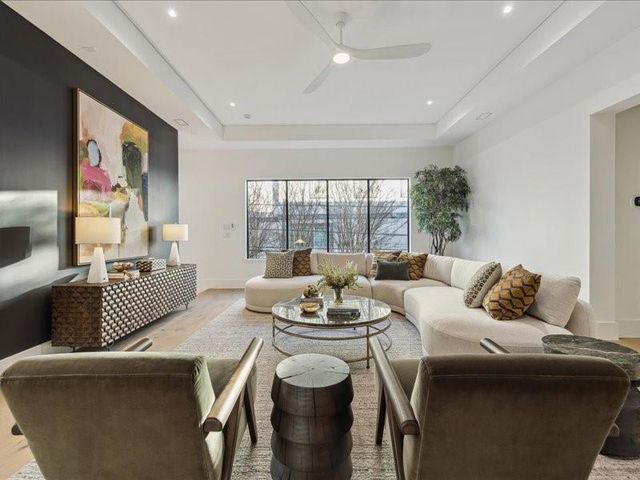 3975 W Alabama Street, Houston, TX 77027