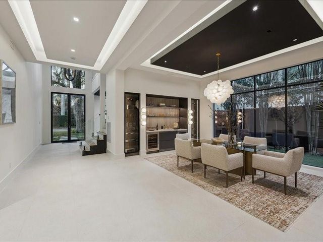 3975 W Alabama Street, Houston, TX 77027