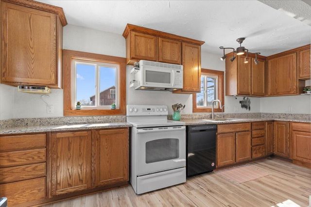 613 County Highway H, Fredonia, WI 53021